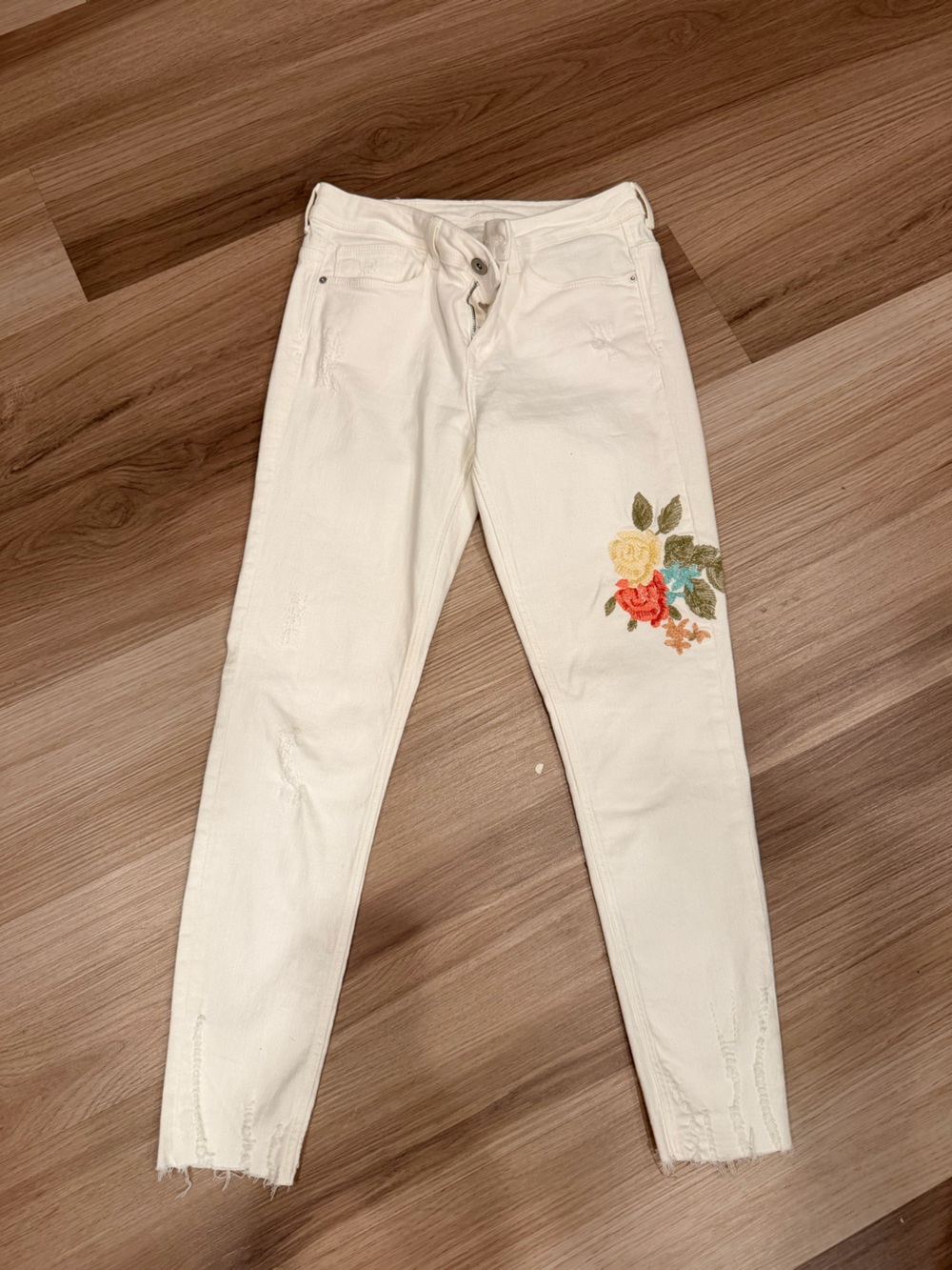 Zara Cream Skinny Jeans with Multicolor Floral Embroidery